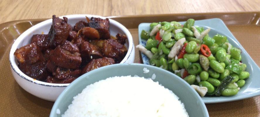 飞禽走兽中午吃什么饭？探索自然界的饮食奥秘