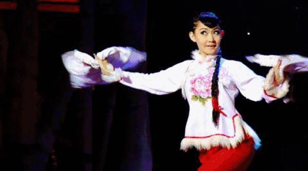 二人转斗牛表演视频哪里找？如何下载高清版本？