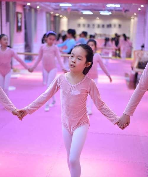 舞蹈分解动作如何学习？世界赠予我的舞蹈动作有哪些？
